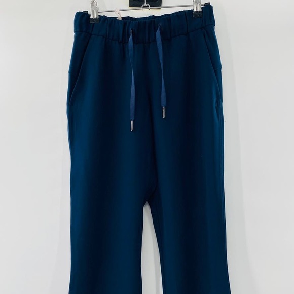 Lululemon On the Fly Crop 23" True Navy Pants Size 2 Straight leg Easy Lycra - Picture 15 of 16
